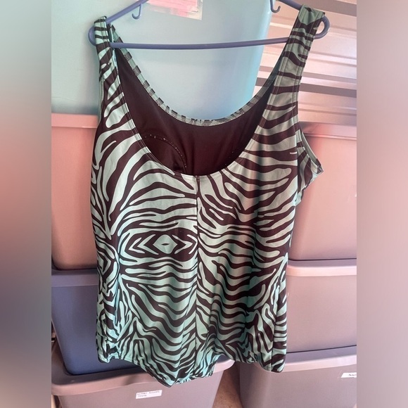 H20 plus size Swimsuit Size 24 - Picture 2 of 4